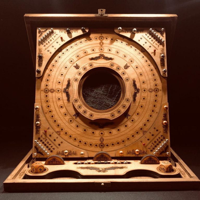 The Inner Cicle Komplettpacket - Adler Holzhandwerk The Inner Circle Komplettpacket in schöner Beleuchtung.
